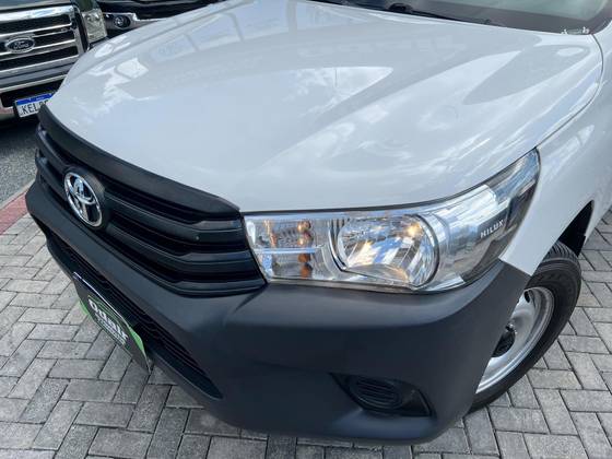TOYOTA HILUX 2.8 D-4D TURBO DIESEL CS 4X4 MANUAL